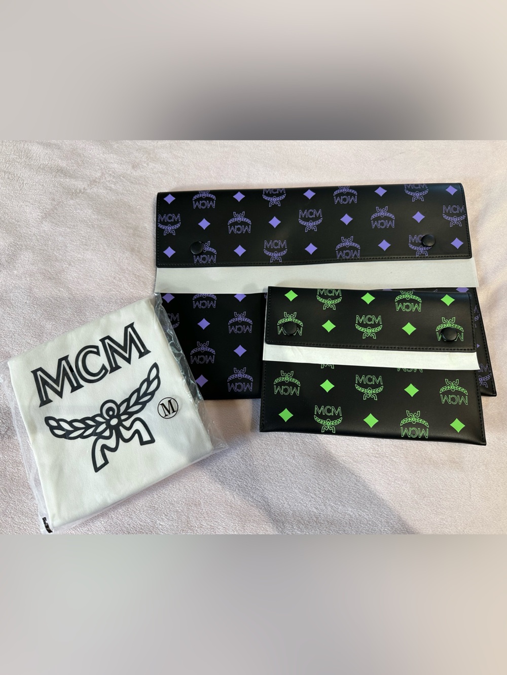 MCM POUCH DUO COLOR SPLASH LOGO LEATHER-MXZBASX04-DAHLIA PURPLE+SUMMER GREEN